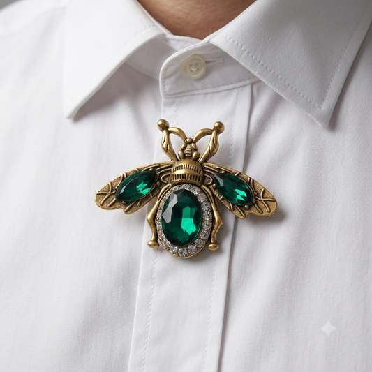 Albetro Royal Bee Emerald Gold Button Cover — angled view showing clasp