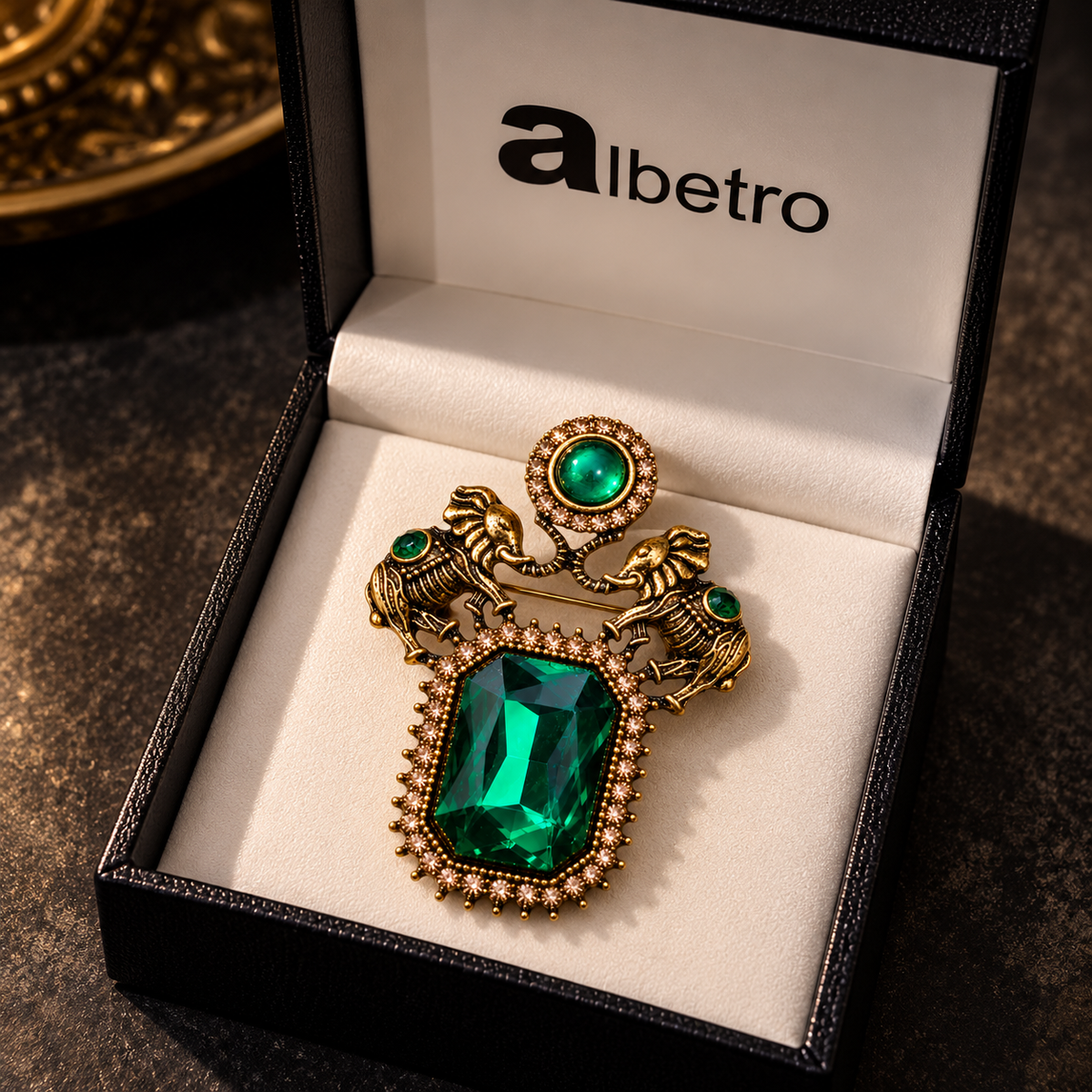 Albetro The Emerald Darbar emerald crystal brooch close-up view
