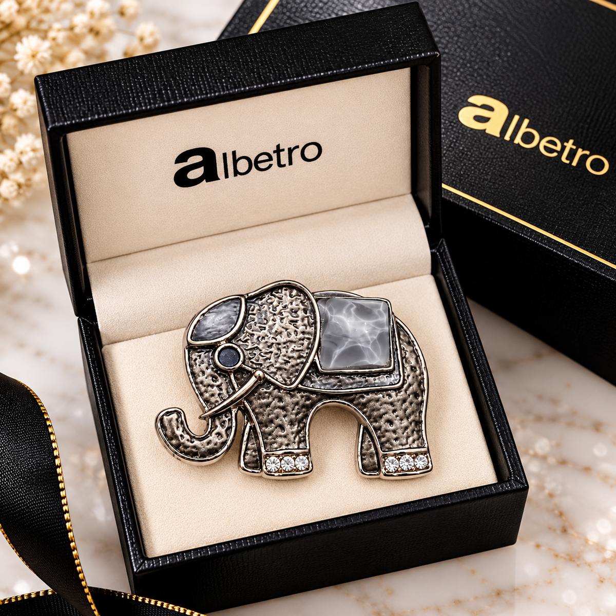Albetro The Stone Gaja magnetic brooch back closure view