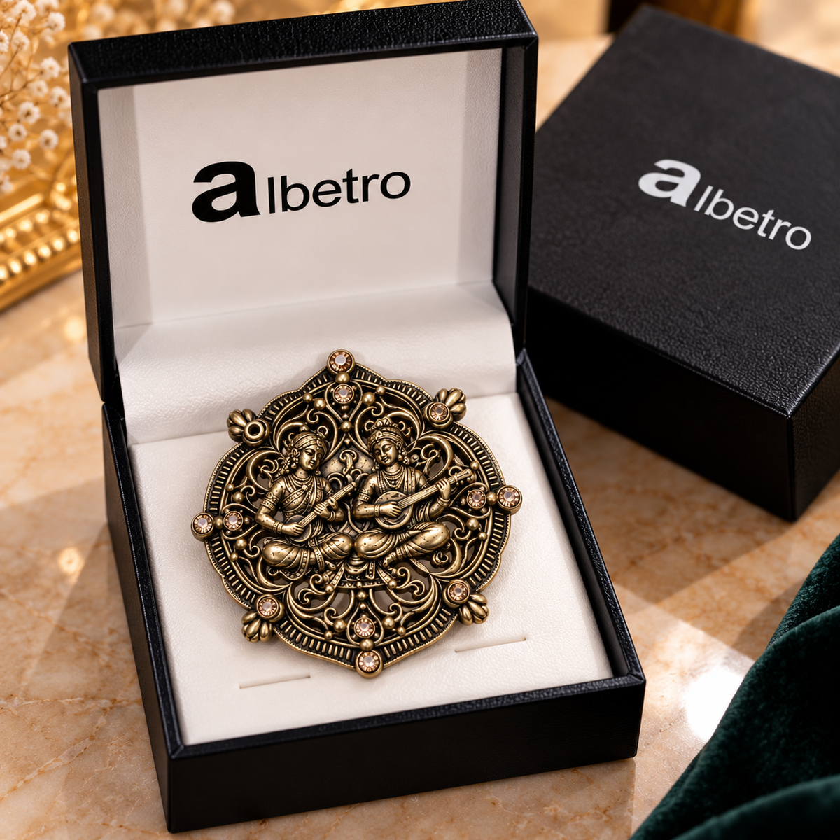 Albetro The Raag Darbar musicians brooch close-up view