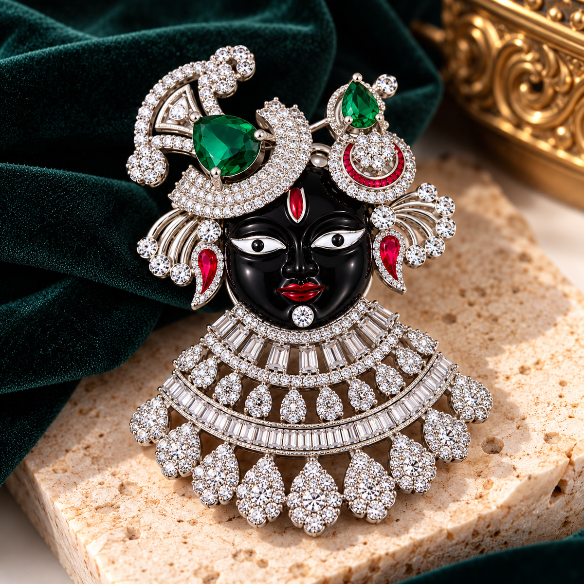 Albetro The Shrinathji Panna brooch close-up view