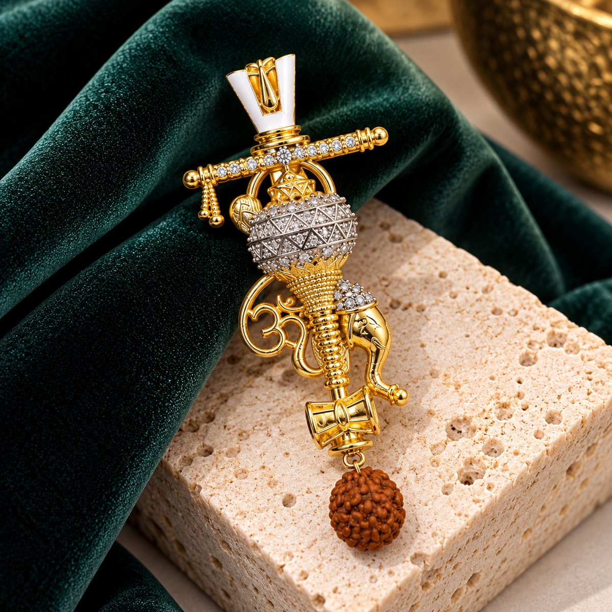 Albetro The Panch Mangal brooch close-up view