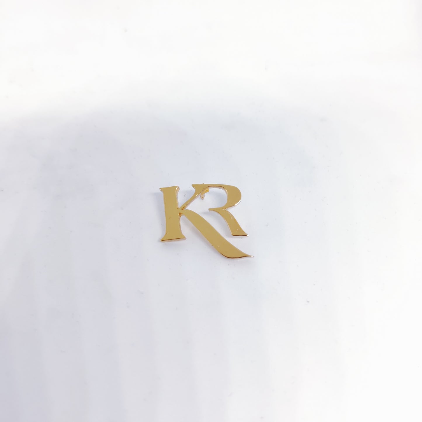KR double initial lapel pin