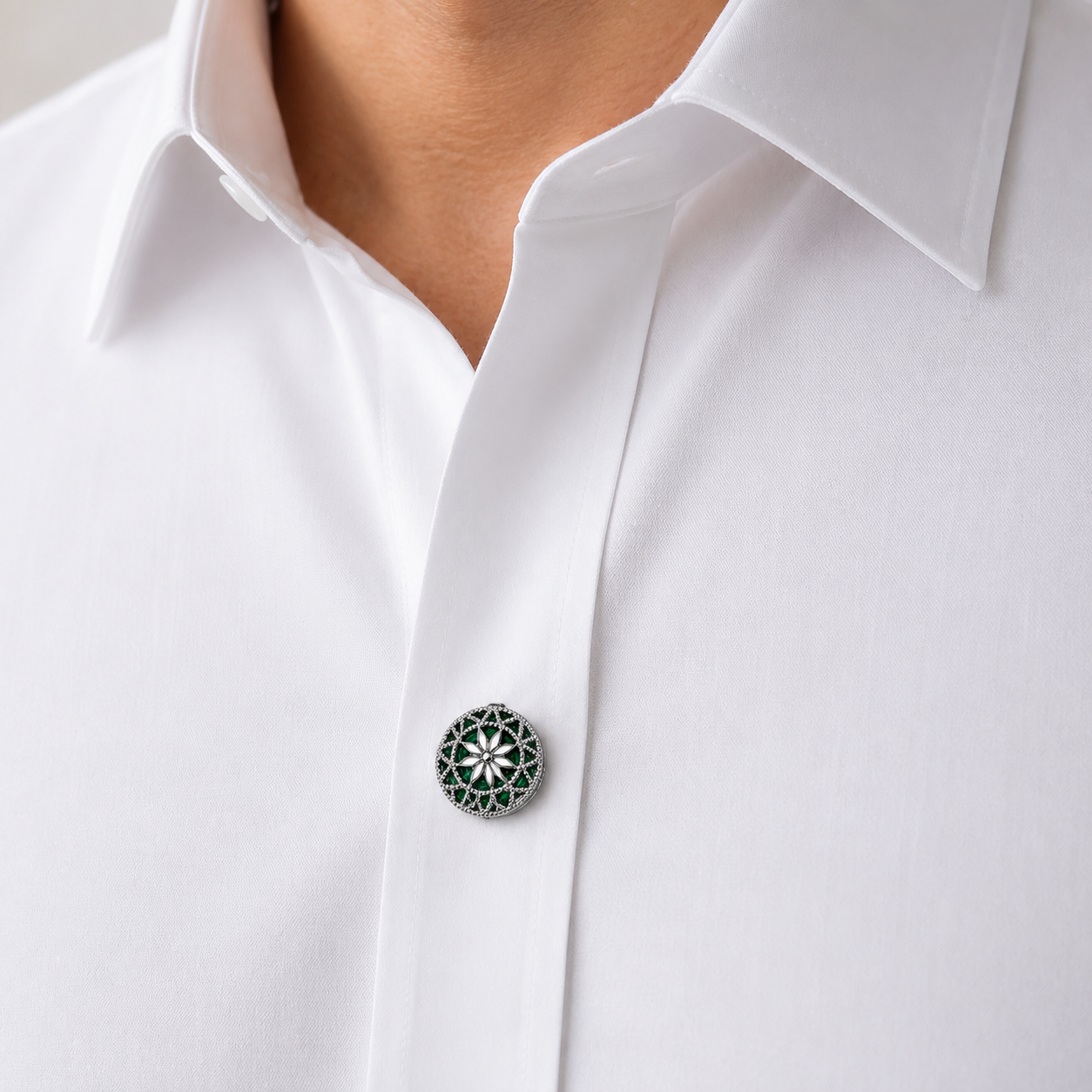 Albetro Emerald Filigree Silver Button Cover — detail view