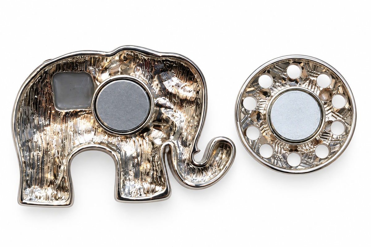 Albetro The Stone Gaja elephant brooch close-up view