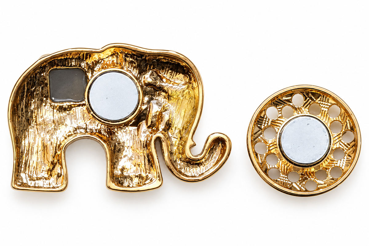 Albetro The Amber Gaja elephant brooch close-up view