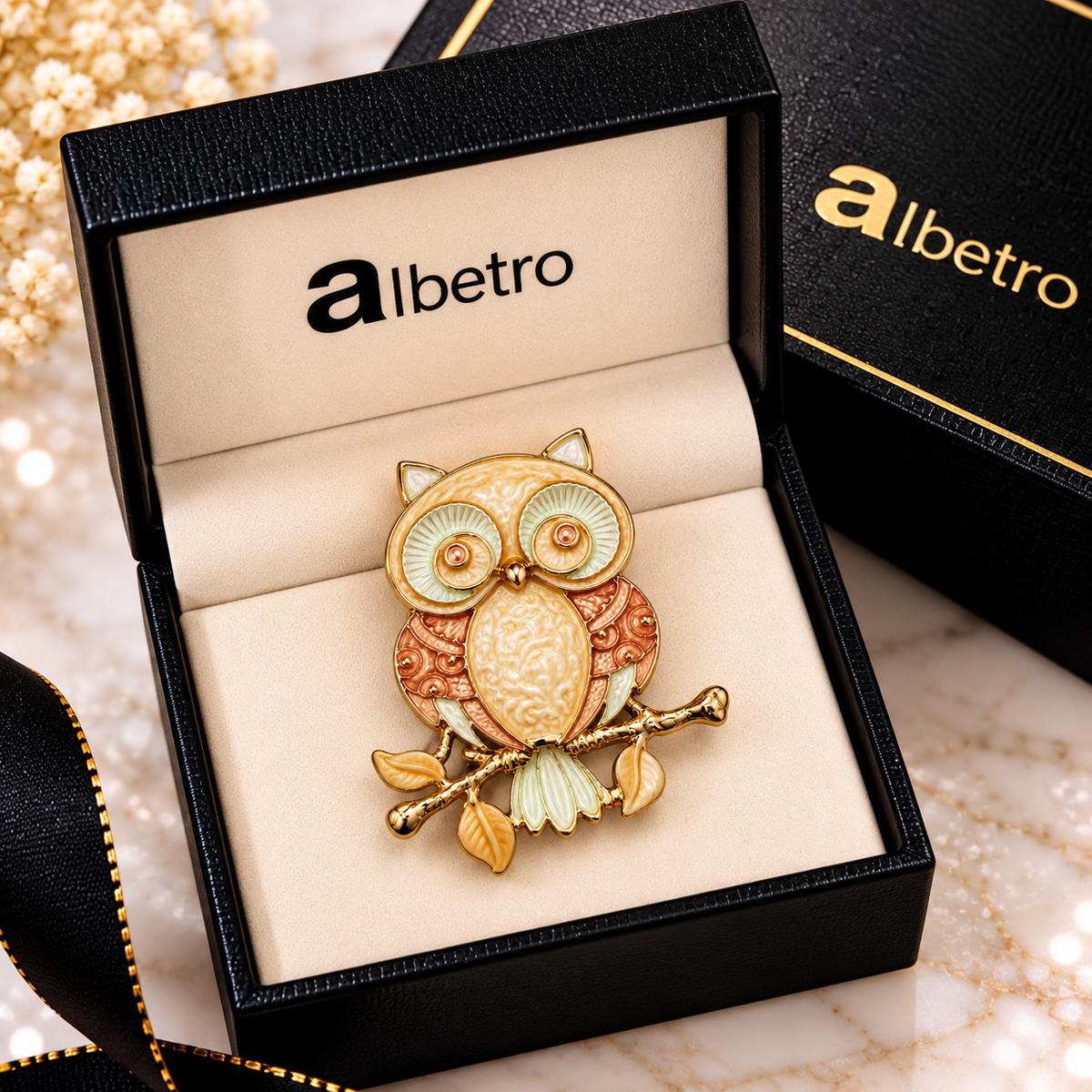 Albetro The Ivory Owl magnetic brooch back closure view
