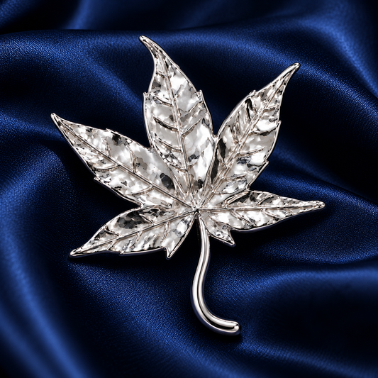 Albetro The Maple Argent silver leaf brooch detailed view