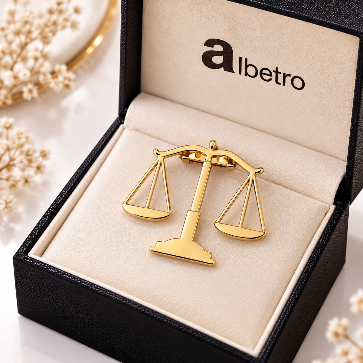 Albetro The Barrister scales brooch close-up view