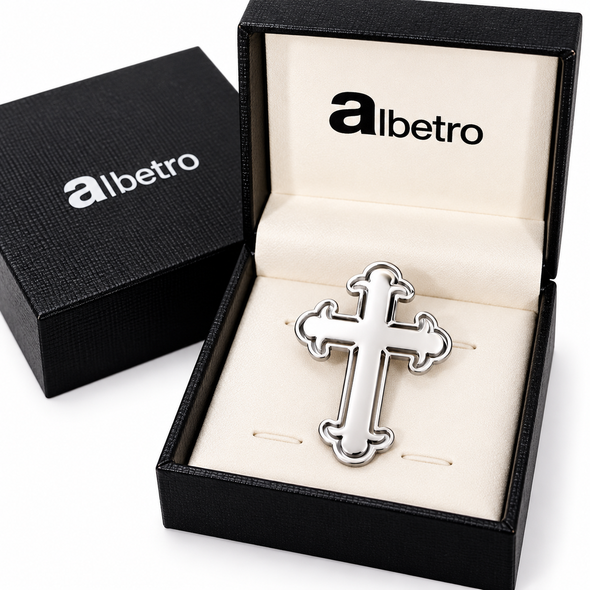 Albetro The Sacred Cross brooch close-up view