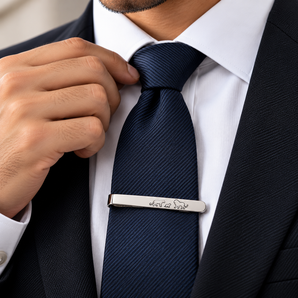 Albetro The Pride lion family silver tie clip detailed view