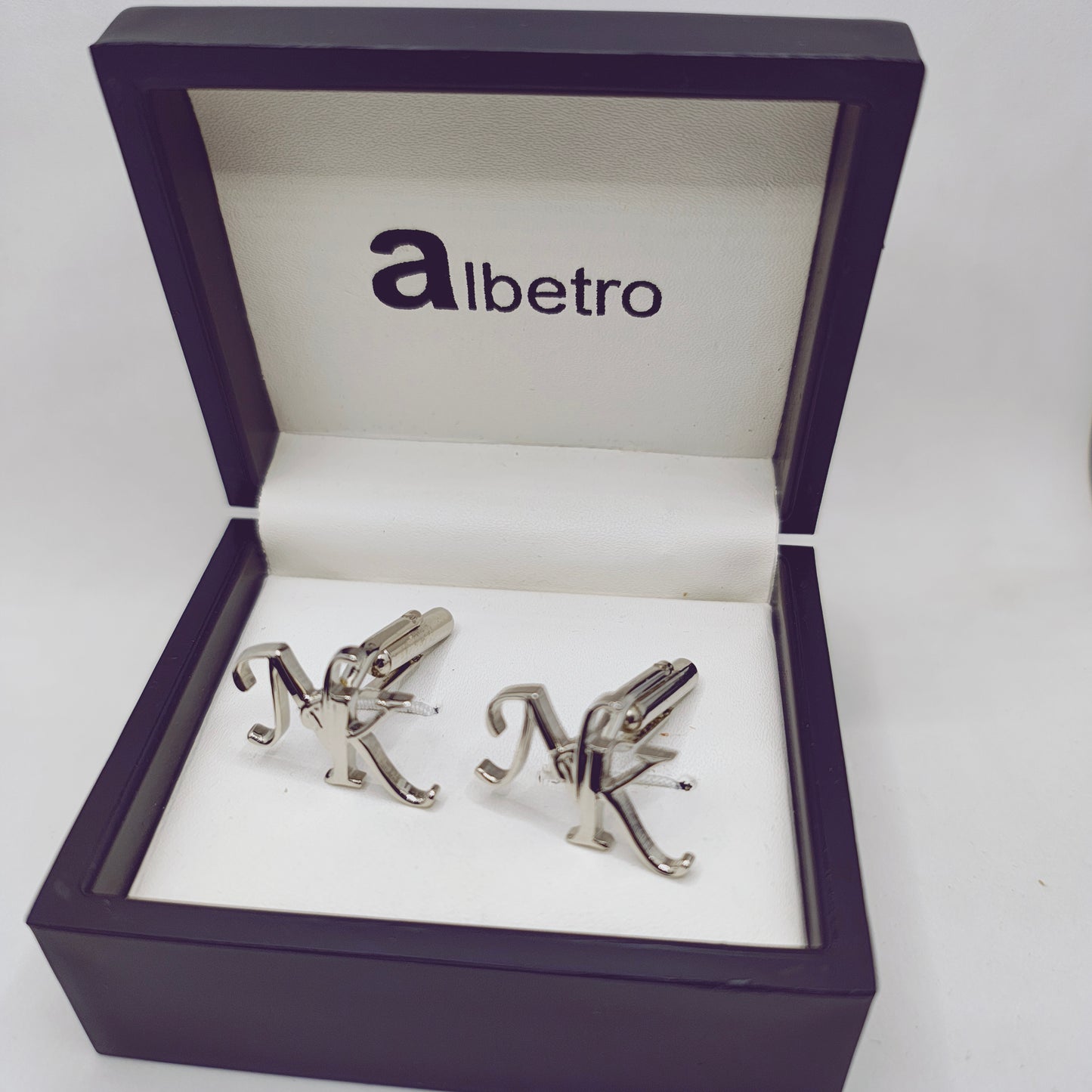 Silver frog-shaped objects in a purple box with 'albetro' branding.
